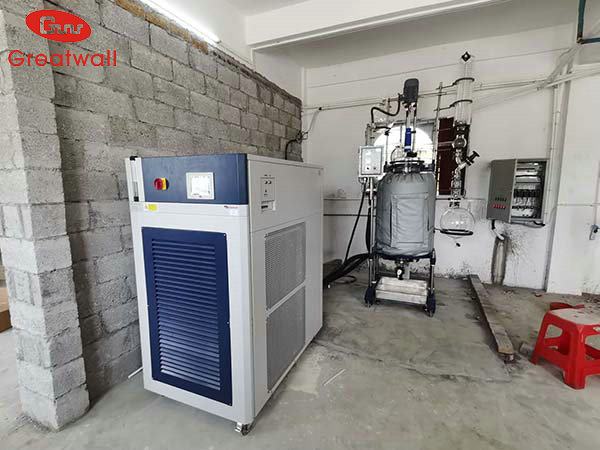 玻璃反應(yīng)釜高低溫冷熱循環(huán)機