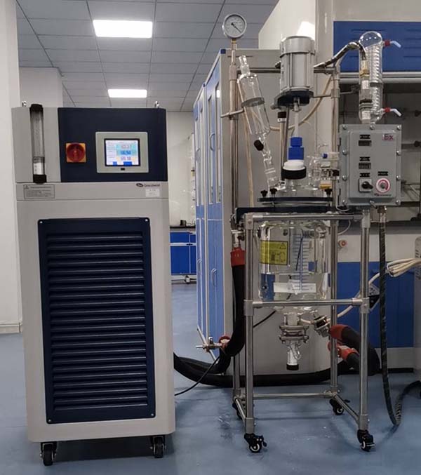 高低溫一體機配套防爆玻璃反應(yīng)釜裝置